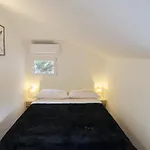 Bliss - With Outdoor Pool And Sea View St Feriehus Splitska