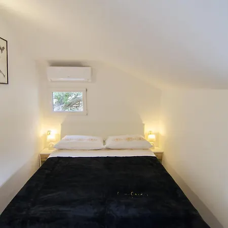 Bliss - With Outdoor Pool And Sea View St Semesterbostad Splitska