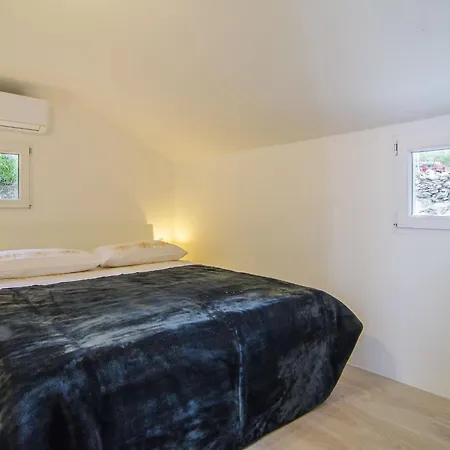 Bliss - With Outdoor Pool And Sea View St *
