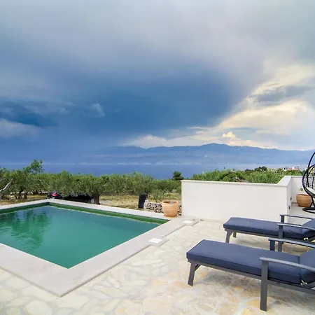 Bliss - With Outdoor Pool And Sea View St Splitska