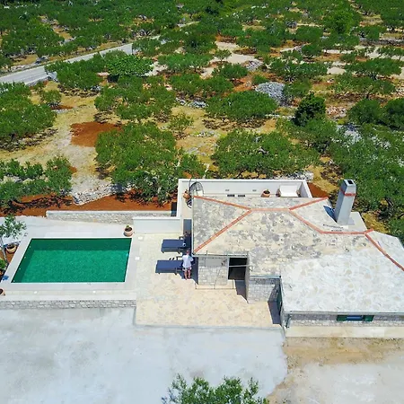 Bliss - With Outdoor Pool And Sea View St
