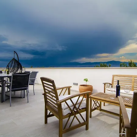 Bliss - With Outdoor Pool And Sea View St Semesterbostad