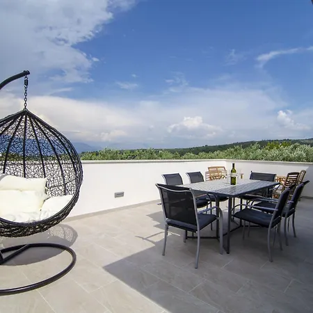 Bliss - With Outdoor Pool And Sea View St *